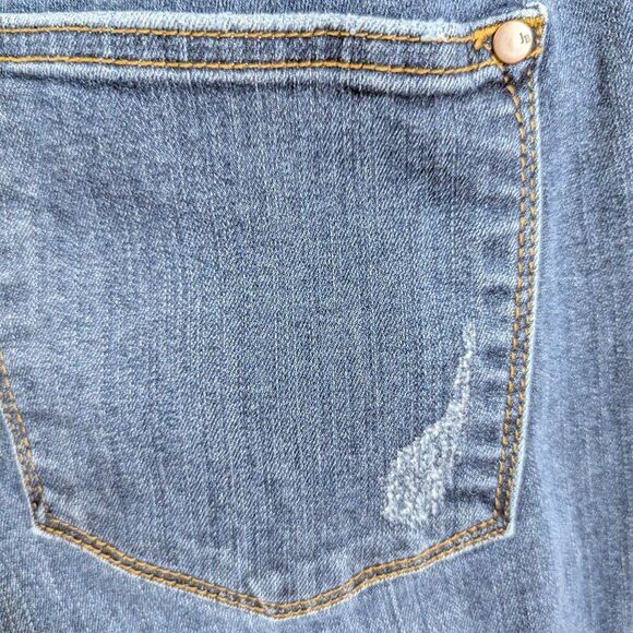 Judy Blue | Women's Medium Wash High-Rise Relaxed Fit Jeans Size 32 - Picture 8 of 8